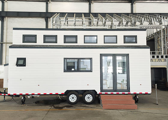 販売用2ベッドルームプレハブタイニーハウス | パティオ付き、発送準備完了